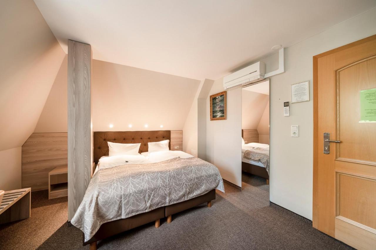 Am Waldschloesschen Guest house